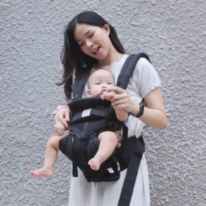 Địu Ergobaby với thiết kế giá đỡ mông chuẩn M