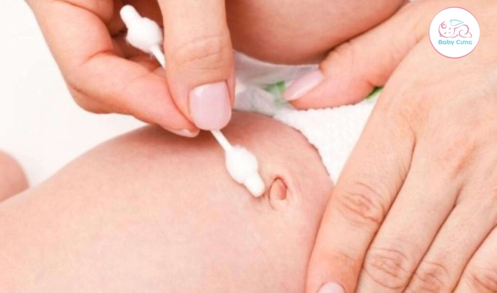 vệ sinh rốn em bé